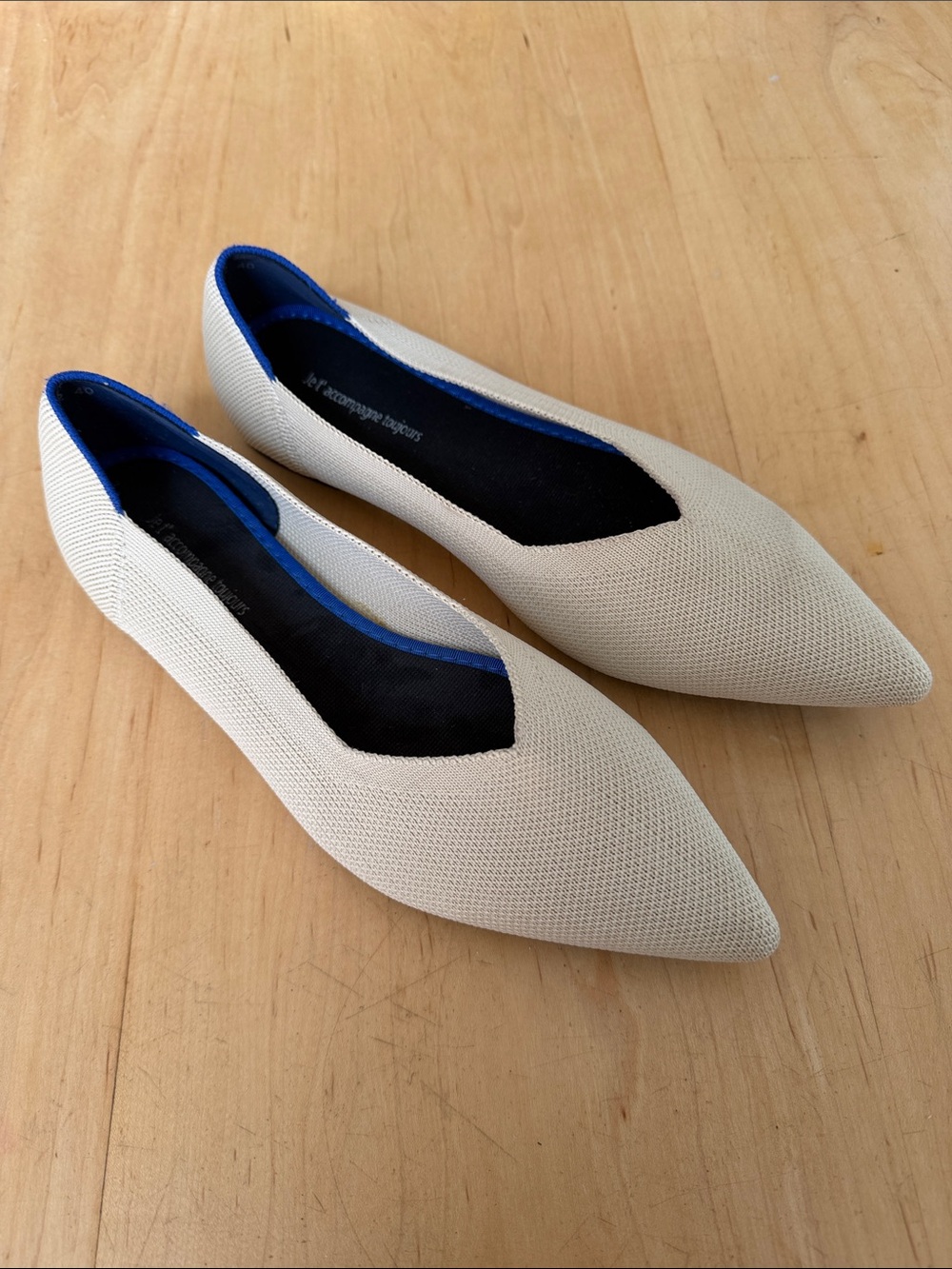 Pointed Knit Slip-On Women’s Flats in Light Beige with Blue Trim